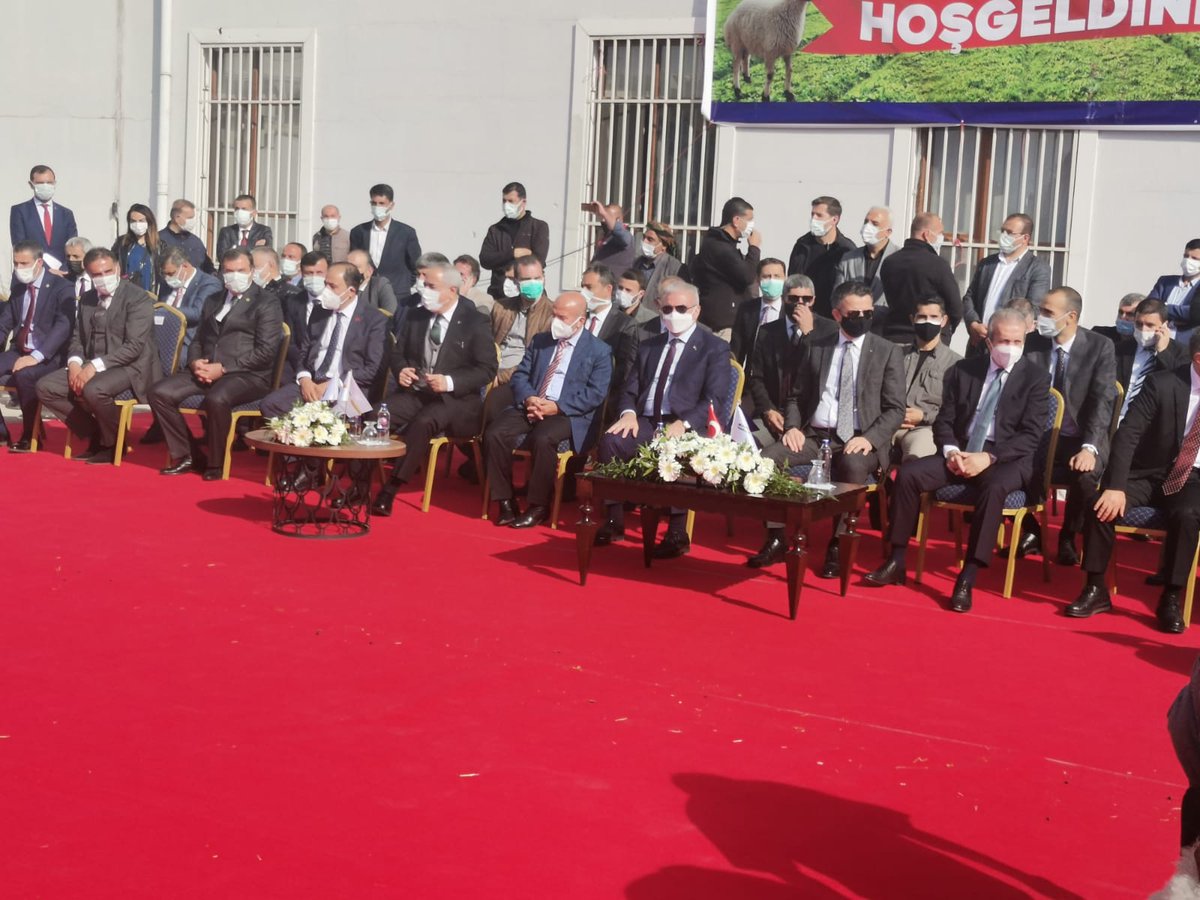 siverek_g's tweet photo. Açılışa katılan Şanlıurfa Ziraat Odası Başkanları Tarım ve Orman Bakan Bekir Pakdemirli ile görüşüp Şanlıurfa bölgesindeki mercimekte rekolte düşüklüğü ve incelemeye alınan desteklemeler hakkında çiftçilerin yaşadığı sorunları birinci ağızdan ileti. https://t.co/YZVuoLyilK