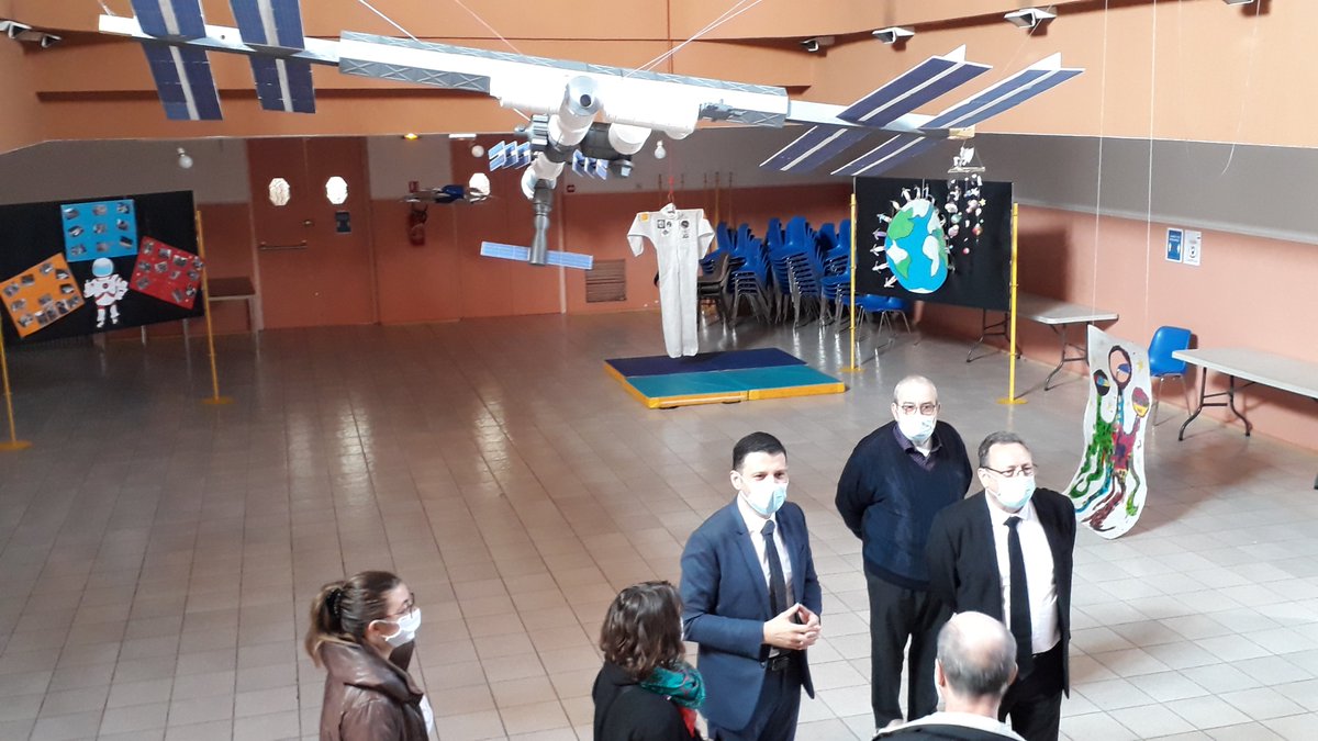 [#ProjetAriss66]
Projet pédagogique, #EcoleJeanAlloiteau, #Vinça Sensibilisation aux sciences liées à l'espace🛰️
📆RDV pris à bord de l'ISS avec <a href="/Thom_astro/">Thomas Pesquet</a> entre le 28 juin et le 04 juillet 2021 
➡️400 kms d'altitude
➡️28000 km/h
➡️10mn pour répondre à 20 questions d'élèves👍