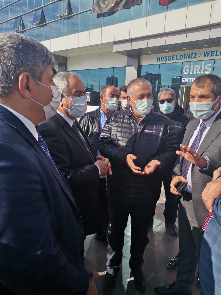 siverek_g's tweet photo. Açılışa katılan Şanlıurfa Ziraat Odası Başkanları Tarım ve Orman Bakan Bekir Pakdemirli ile görüşüp Şanlıurfa bölgesindeki mercimekte rekolte düşüklüğü ve incelemeye alınan desteklemeler hakkında çiftçilerin yaşadığı sorunları birinci ağızdan ileti. https://t.co/YZVuoLyilK