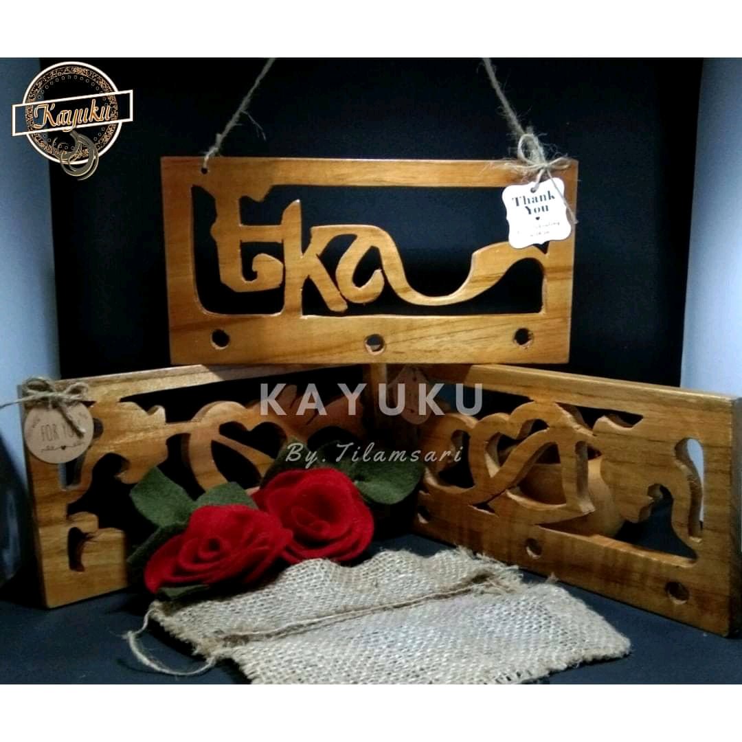 desabulakan's tweet photo. Souvenir cantik &amp; unik, asli buatan wong Bulakan. Asli kayu jati, ukiran halus. 
Yuk, cintai produk lokal, dukung kemajuan UMKM yang ada di desa. Karena UMKM juga berhak keren!

Info dan pemesanan: 0858 7057 7376
Monggo bapak @ganjarpranowo dan semuanya, barangkali mau pesen..🤗 https://t.co/pYDEutdLH5