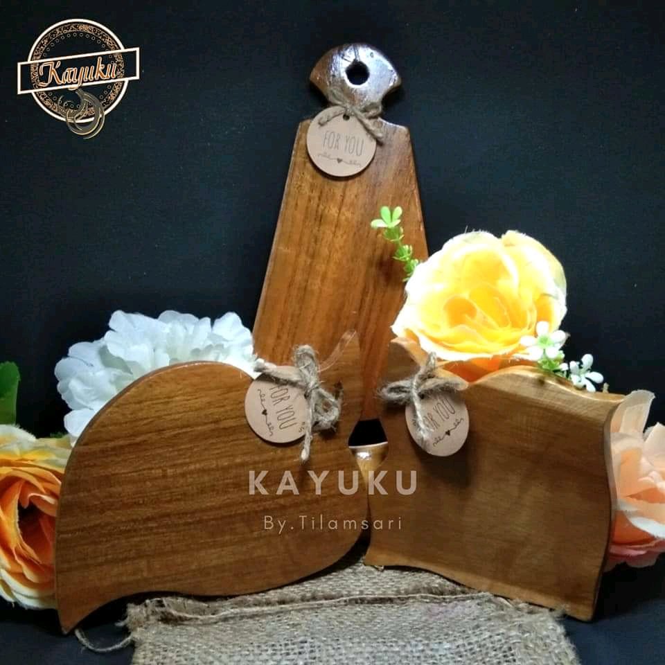 desabulakan's tweet photo. Souvenir cantik &amp; unik, asli buatan wong Bulakan. Asli kayu jati, ukiran halus. 
Yuk, cintai produk lokal, dukung kemajuan UMKM yang ada di desa. Karena UMKM juga berhak keren!

Info dan pemesanan: 0858 7057 7376
Monggo bapak @ganjarpranowo dan semuanya, barangkali mau pesen..🤗 https://t.co/pYDEutdLH5