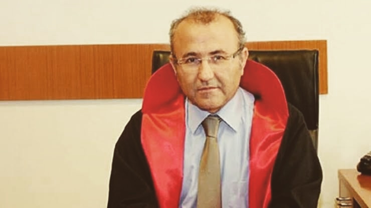 Şehadetinin sene-i devriyesinde Şehit Savcımız Mehmet Selim Kiraz'ı rahmetle anıyoruz. 

"Bir tane Mehmet Selim gider bin tane Mehmet Selim doğar."