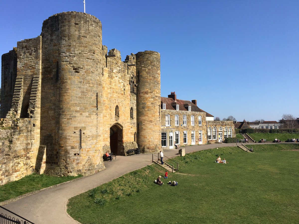 Superb day to be at Tonbridge Castle. Everyone’s out again!! ⁦<a href="/Bidwells/">Bidwells</a>⁩ #bidwellsheritage