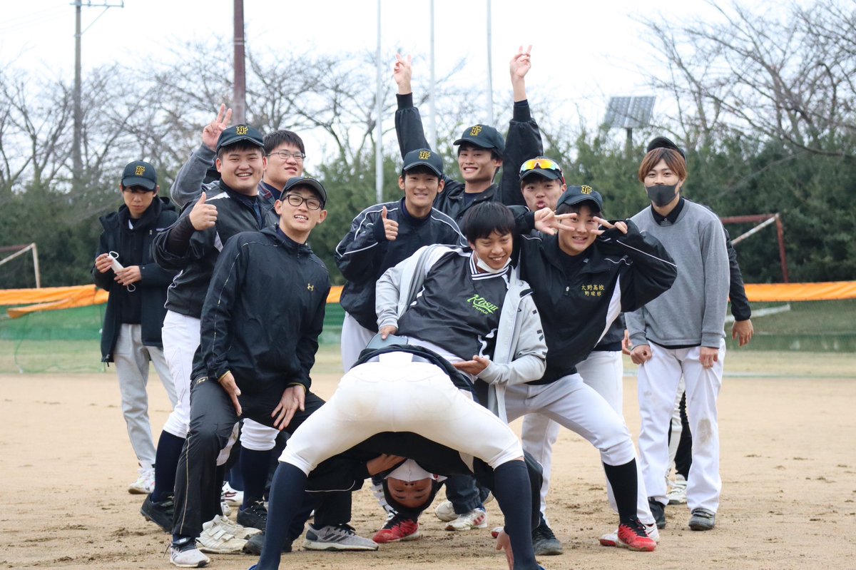 fukudaisoftball's tweet photo. 4/2.3.4の午前9時から12時まで福井大学グランド(春山小学校隣)にて練習します！
学科別オリエンテーション前後に気になる方は見学だけでも来てください🤗
オリエンテーションがない方も待ってます🥺
お昼ご飯も食べに行きましょう！！ https://t.co/y8thCSrWhN