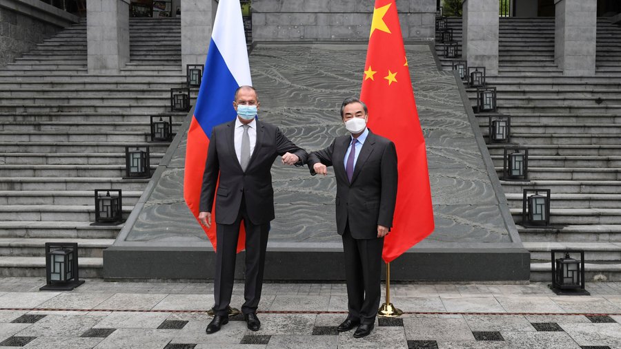 azraisakovic's tweet photo. #Europe🇪🇺’s #China_Strategy, @adam_tooze | #GermanForeignPolicy🇩🇪, @TdeMontbrial | #Covid19/ The Fourth Surge Is Upon Us, @zeynep | How #Russia🇷🇺 & #China🇨🇳 Are Helping the #US🇺🇸, @YasmeenSerhan | A populist foreign policy? @AChryssogelos via #AzraFiles
https://t.co/2iD8x9rUGy https://t.co/RqieZyPkYK