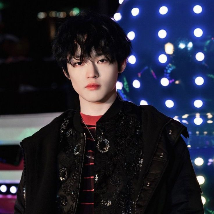 i think the majority of little suns would agree that chenle really owned reload/ridin' era with this black haired look