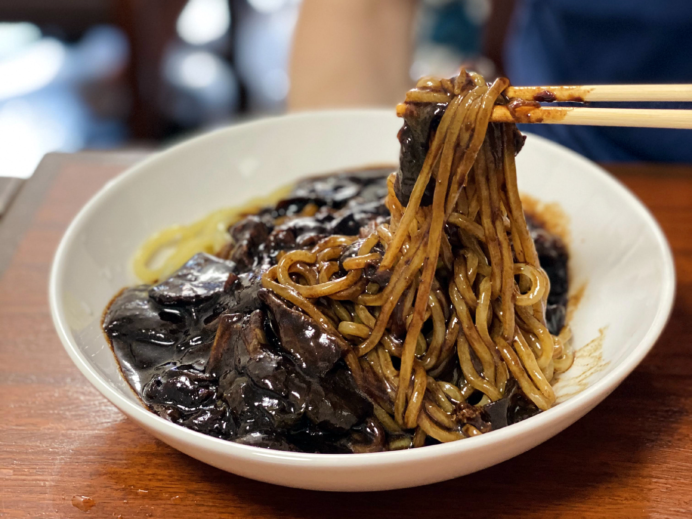80c ハオチー 中華料理がわかるwebメディア ルーツを知れば二度おいしい 中国料理とは似て非なる 韓国中華 の世界 T Co Hpmlcxh0o3 チャジャンミョン 味の決め手は チュンジャンと呼ばれる甘味噌 かなり甘い チャンポン 山東省の炒碼麺
