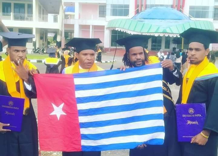 papuan_talk's tweet photo. Para wisatawan UNIPA Manokwari https://t.co/Np2YZZLz7w