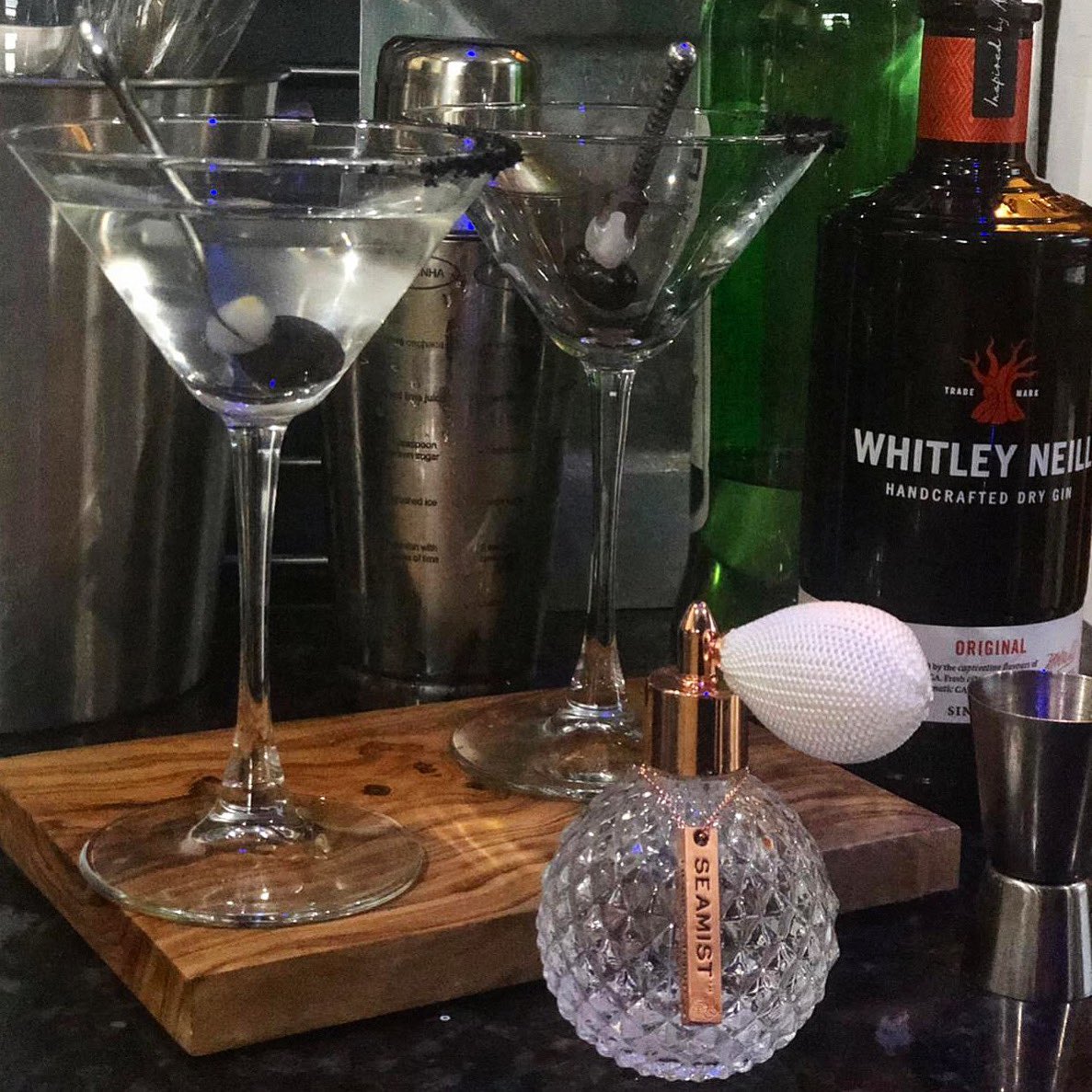 _themixologist's tweet photo. A twist on the classic martini, the black olive martini using @WhitleyNeill, decorated with a black salt rim, and garnished with Salcombe Seamist liquid garnish using @SalcombeGin 🍸#whitleyneill #salcombegin #cocktail #mixology #mixologist #cocktailsofinstagram #cocktailrecipes https://t.co/6dVXKAsF1d