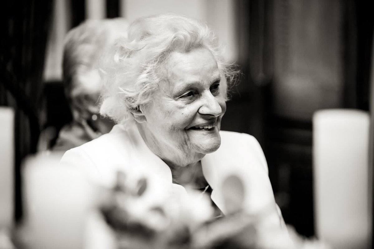 PaulPolman's tweet photo. Said goodbye yesterday to my mother of 92 years. She was an amazing mother and example to us all. Radiating life and fully dedicating herself to others. She has moved on to better places watching over us. Thanks for all ma. Rest In Peace. https://t.co/2oHysdlwpa