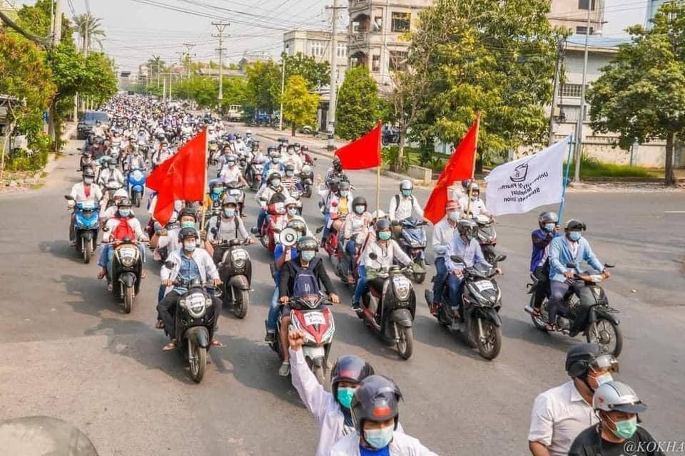auau218's tweet photo. Mandalay medical family successfully marched and protested against Military dictatorship despite of the strict security.
UNSC ACT NOW
#Mar31Coup
#WhatsHappeningInMyanmar https://t.co/pY4ZZvE9Yf