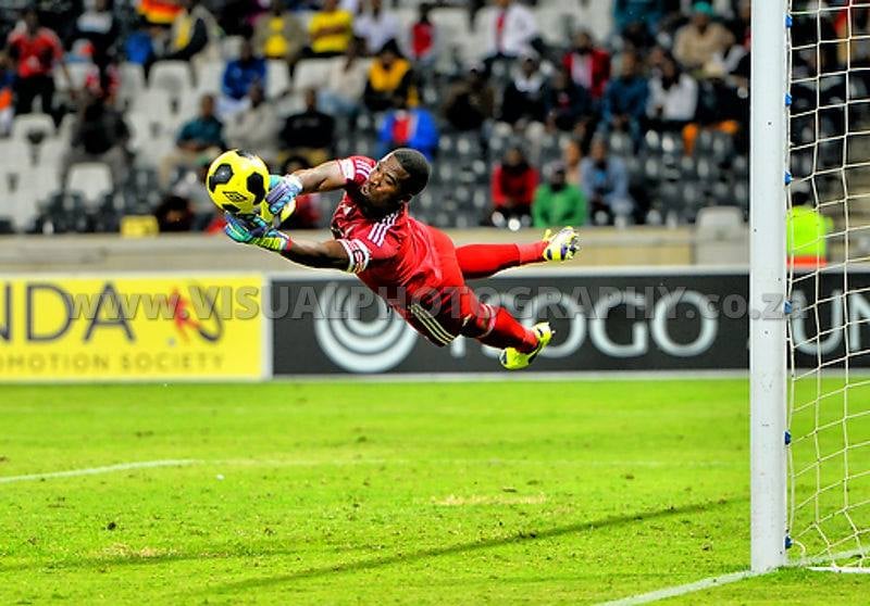 One of the last photo's of the extremely talented Senzo Meyiwa
A true champion for our country and for our sport.

Pic taken at Mbombela Stadium in the Pirates Vs Black Aces match.

web.facebook.com/visualphotogra…

#RIP #SenzoMeyiwa #officialphotographer