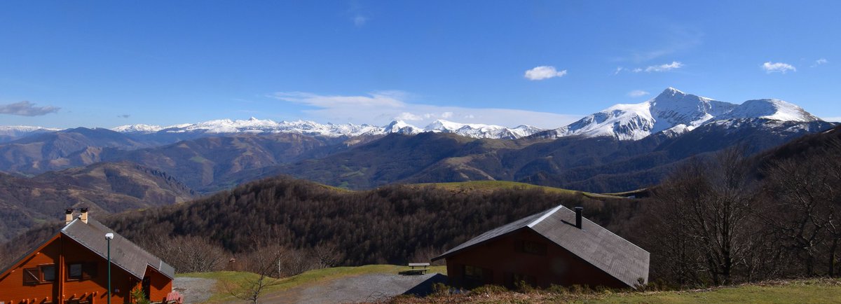 OT_PaysBasque's tweet image. Une webcam aux chalets d'Iraty, nous on est fans 👁️🤩👍. Gageons qu'elle sera très visitée, notamment au l'automne et en hiver pour suivre l'arrivée de la neige sur les belles montages souletines❄️⛄️

➡️chalets-iraty.com
➡️en-pays-basque.fr/webcam/
