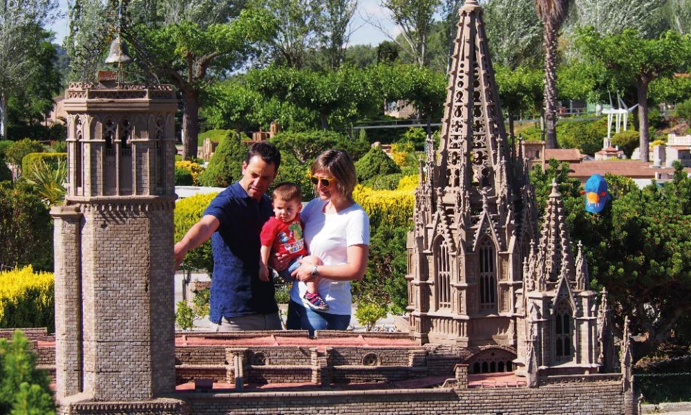 FAMÍLIA 🌇 | Algun cop has volgut recórrer tota #Catalunya en un dia?

Visita <a href="/catenminiatura/">Catalunya en Miniatura</a>, a Torrelles de Llobregat i passeja't entre els monuments més emblemàtics del país!

👉 Fins al 5 d'abril
✔️tinyurl.com/5c4pppke

<a href="/TurismeBaixLlob/">TurismeBaixLlobregat</a>
