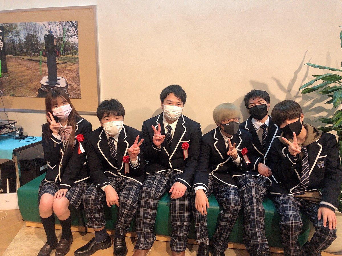 miyu00tomo's tweet photo. 無事卒業する事が出来ました〜☺️
N高に転学してからの2年間、友人や先生、そしてお父さんお母さんにとても迷惑をかけたと思います。
それでも仲良くしてくれたKDG N1のみんな、支えてくれた大人の方々、本当にありがとうございました。

KDG N1大好きです。🥳🥳
#N高卒業式 https://t.co/GYEdtA79ct
