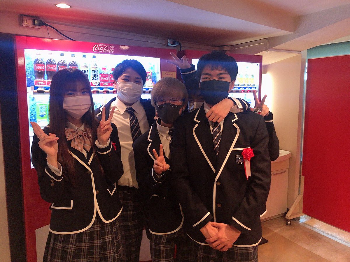 miyu00tomo's tweet photo. 無事卒業する事が出来ました〜☺️
N高に転学してからの2年間、友人や先生、そしてお父さんお母さんにとても迷惑をかけたと思います。
それでも仲良くしてくれたKDG N1のみんな、支えてくれた大人の方々、本当にありがとうございました。

KDG N1大好きです。🥳🥳
#N高卒業式 https://t.co/GYEdtA79ct