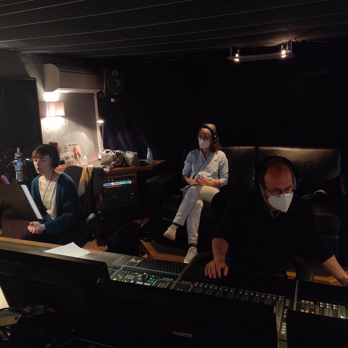 cocottesminute's tweet photo. Suite et fin de notre série Démocraties Animales pour @ARTEfr avec la comédienne Marion Koen chez @Label_42 à Marseille, réalisation @BausEmma https://t.co/4qqeanZcqs