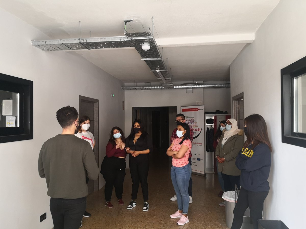 CruzRojaLeonES's tweet photo. Las personas participantes del proyecto Activación, orientación y acompañamiento a la inserción. Pulsa POEJ, cofinanciado por el Fondo Social Europeo, han realizado una actividad de Scape Room, primando el trabajo en equipo y la comunicación para conseguir el reto.
#PlanEmpleoCre https://t.co/LR09hRMCrd