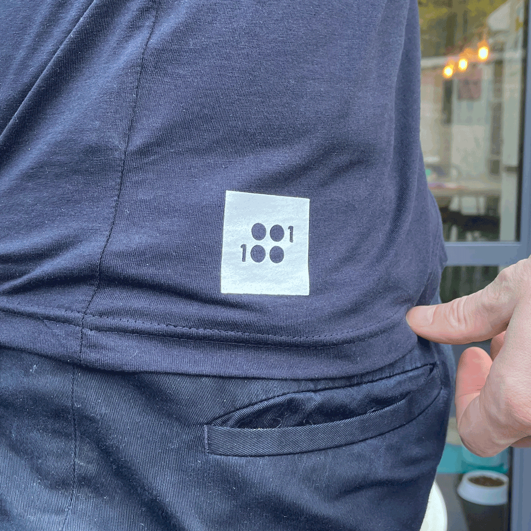 olifreke's tweet photo. Thrilled to receive my fabulous #weare1of100 #SynthWorldCup t-shirt this morning; every bit as cool as expected! (And honoured with the actual 1 of the actual 100, thanks guys! :-) I shall be wearing it with pride for ever more! #pressvelocity #vintagesynth #classicsynth https://t.co/c012oYvRFf