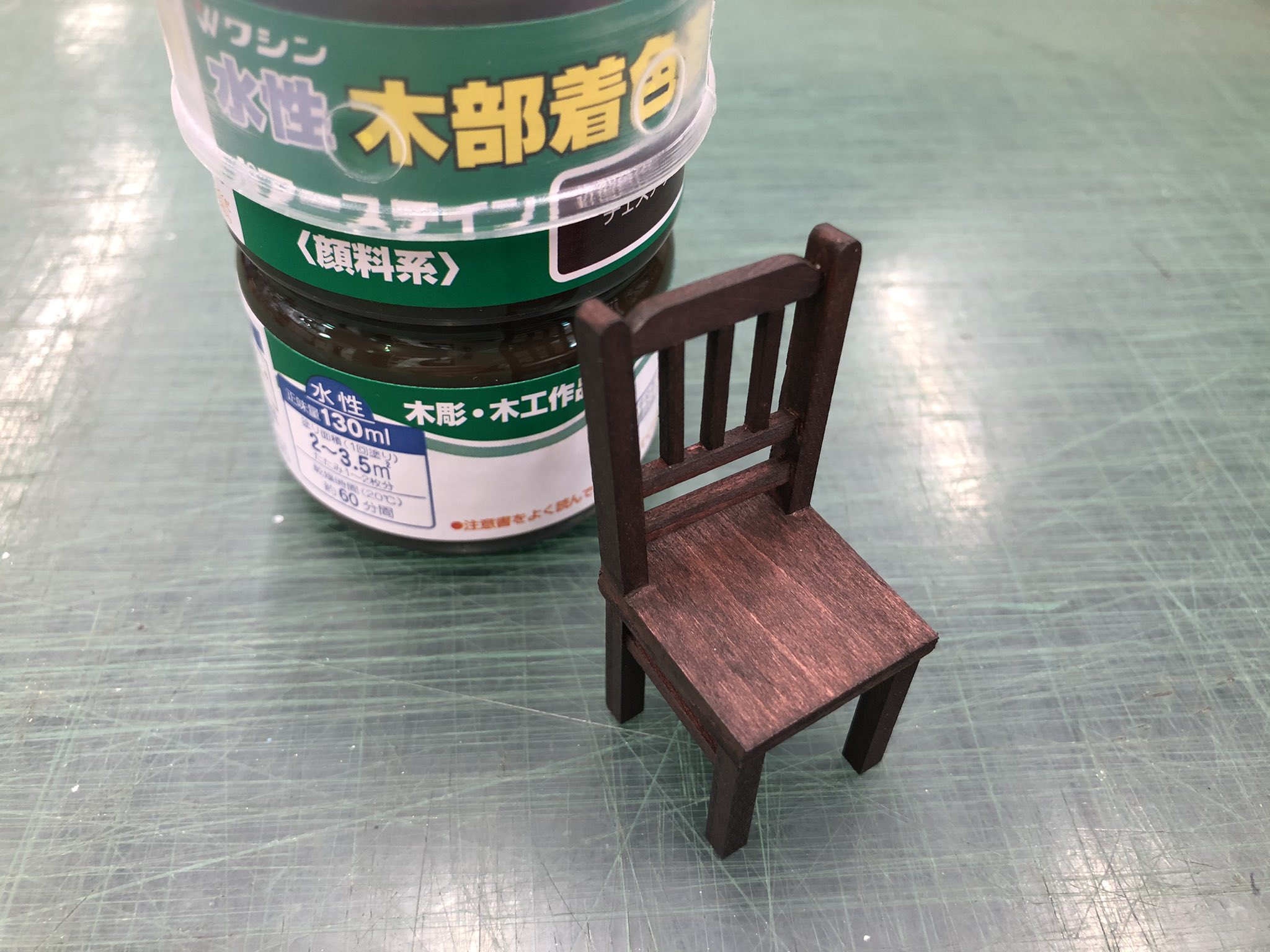 レモン画翠 4階です 木材で制作される際 接着部分にできてしまった隙間は木工パテで埋める と仕上がりがキレイになります 着色すると パテの跡は目立たなくなります セメダイン 木工パテ 363 税込 ワシン ポアーステイン 638 税込 レモン画翠