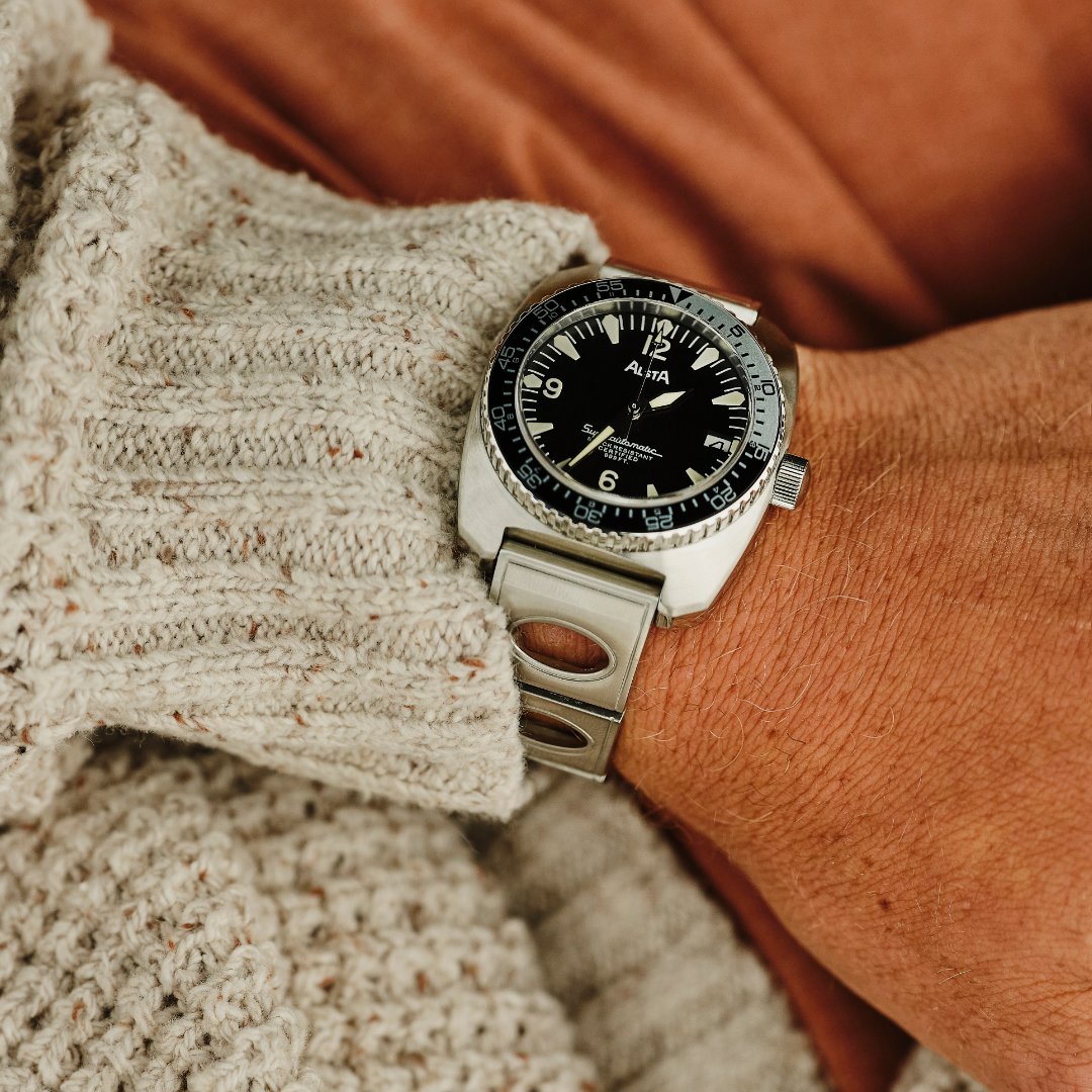 JuraWatches's tweet photo. A faithful re-edition of the original "JAWS" watch, Alsta have re-introduced the stunning Nautoscaph Superautomatic, limited to 1975 pieces.
Available now: https://t.co/pFenEJBKq2
#CWSellors #JuraWatches #LuxuryWatches #AlstaWatch #Nautoscaph #JawsWatch #SwissWatches https://t.co/xL9TwSChSY