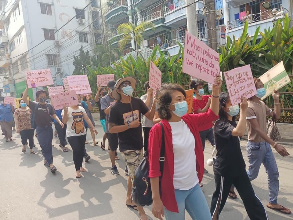 shafiur's tweet photo. #Mar31Coup Sanchaung, Yangon

Happening now.  Also reports of electricity shut down in Yangon, Mandalay, Pathein, Naypyitaw, Taunggyi and Magway. 

#WhatsHappeningInMyanmar #myanmar https://t.co/wF1JAiOilx