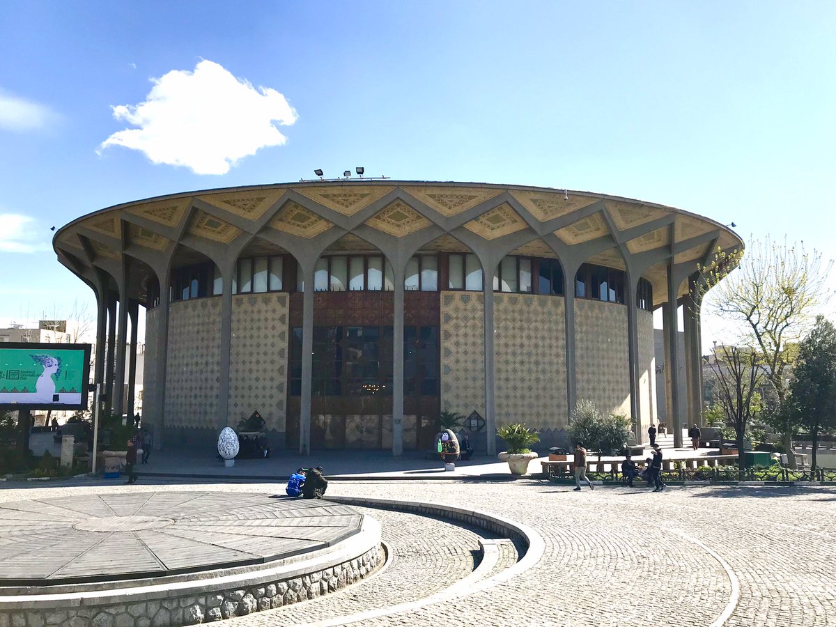 Mauriello_R's tweet photo. Please, allow me to remind you how beautiful can be Tehran if you only give her a chance and walk the city instead of using a car. #WalkMyCity #MyTehran 1/2 https://t.co/lbb8x4HOom
