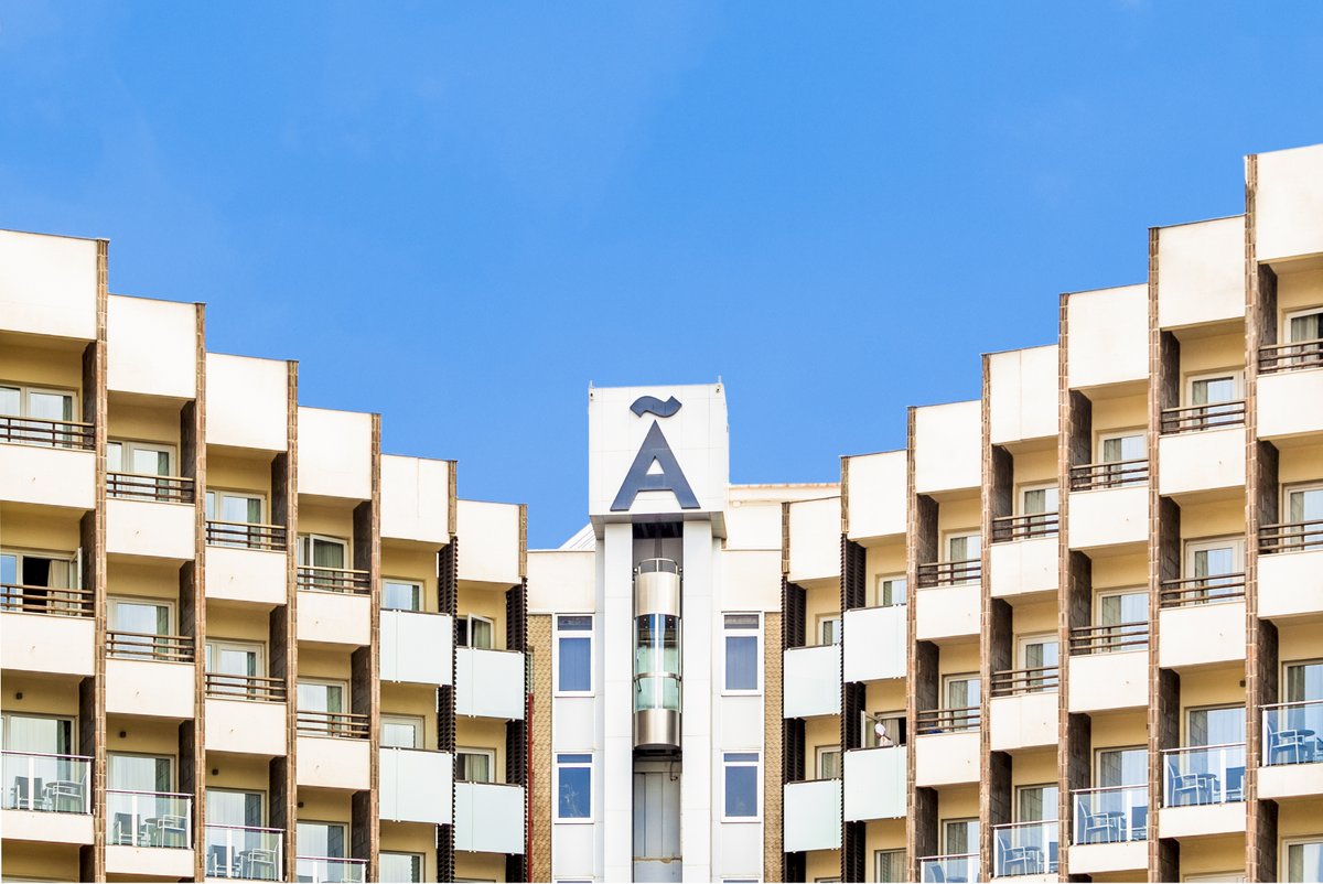 Buenos días desde #Alicante ! Un fantástico Miércoles para descansar y desconectar en #MeliaAlicante. Gracias <a href="/Borjalopezfoto/">Foto</a> por esta bonita 📷 de nuestra fachada😀 #MeliaSpain #StaySafewithMelia #CostaBlanca