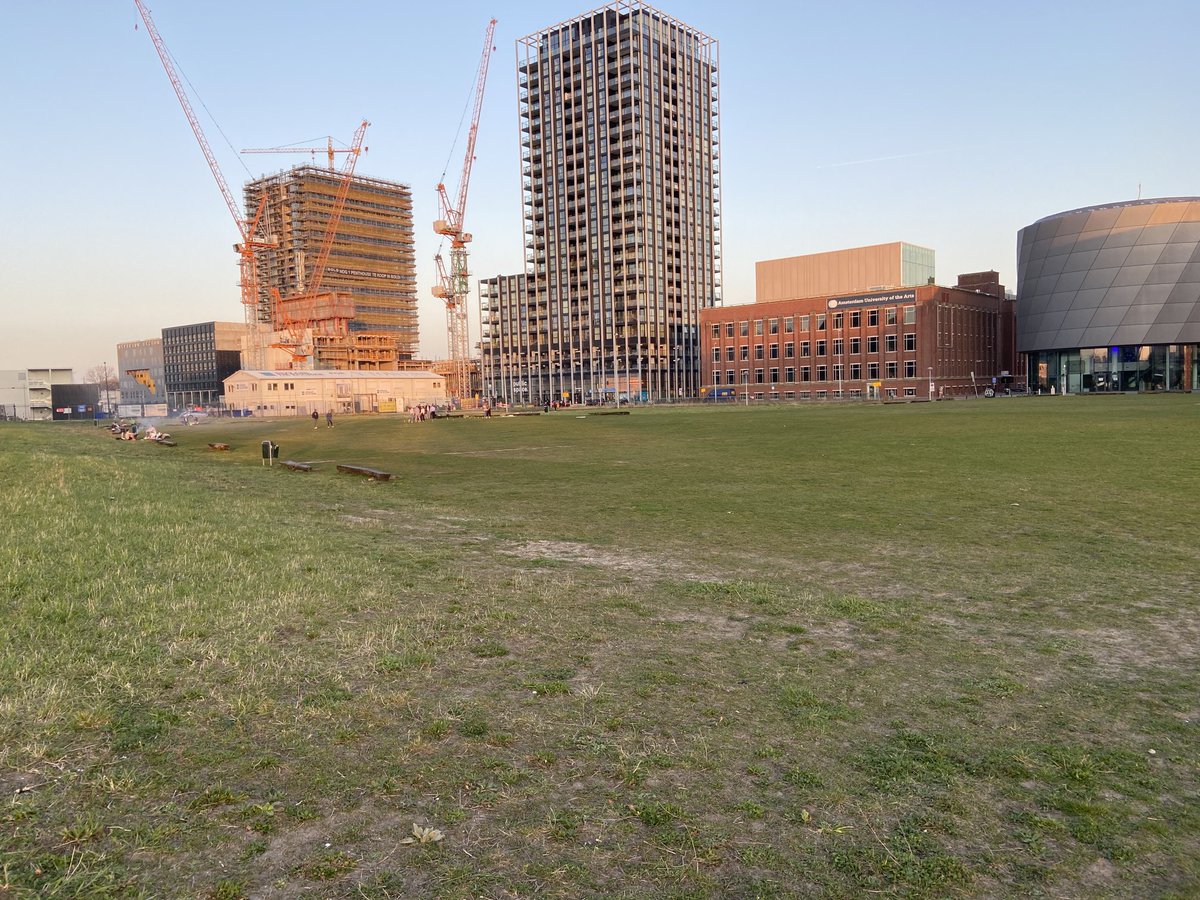 axhagedorn's tweet photo. Complimenten! Gisteravond aan het IJ-oever in #Amsterdam #Overhoeks na de eerste zonnige dag wordt het nagenoeg schoon achtergelaten. Niet verwacht maar heel mooi om mee te maken #hetkan https://t.co/TAqW04JeGZ