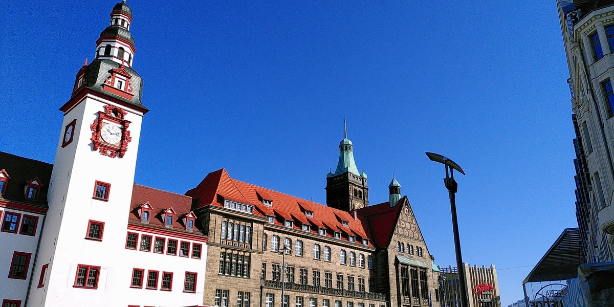 K_Weyandt's tweet image. Super schneller Test #Corona am Container, Carillon Konzert von Rathausturm genießen. Wer spielt gerade? #Chemnitz