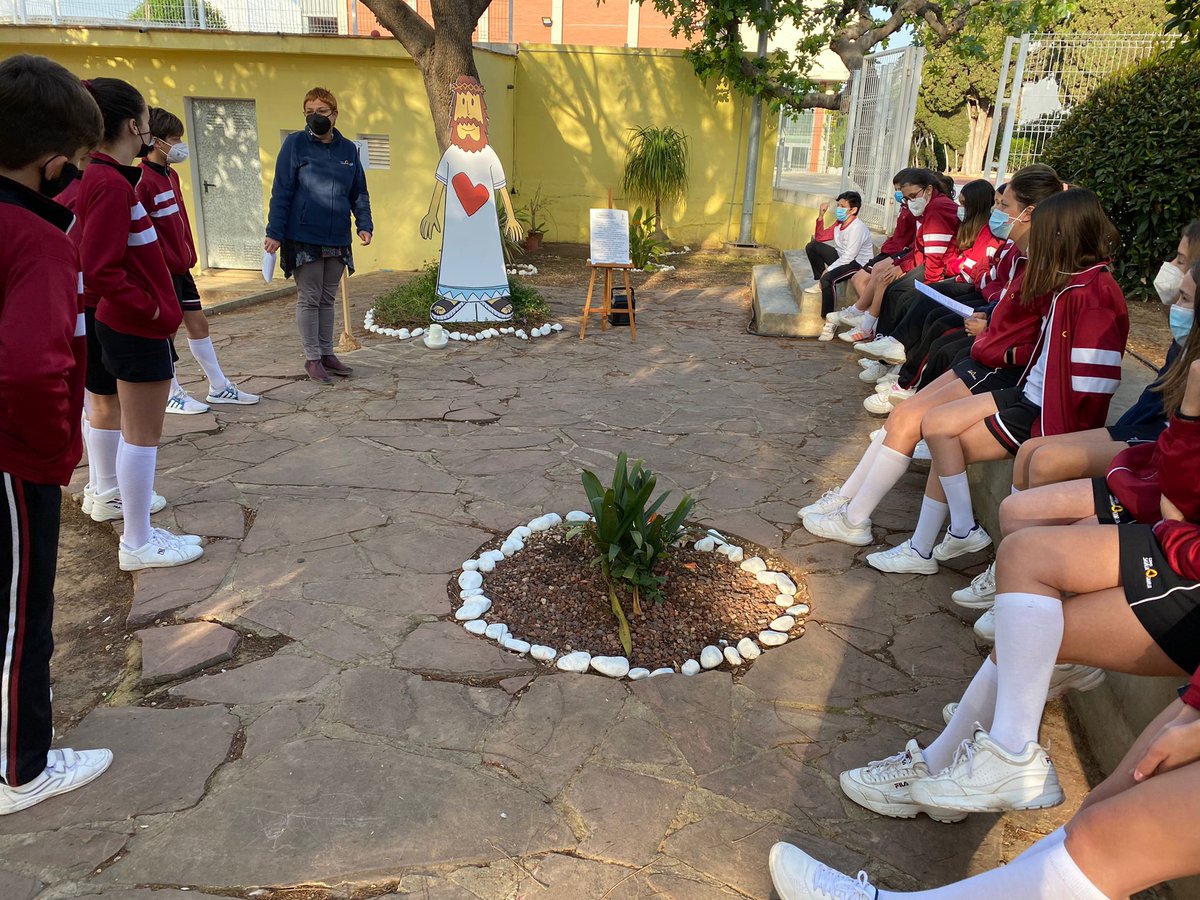 cole_sagrada's tweet photo. La #fe és una de les característiques del nostre #proyecteeducatiu. Després de les activitats de #Quaresma, hem treballat la #SetmanaSanta i la #Resurrecció de Jesús ✝️ #somsagrada https://t.co/npJOzGmsmY