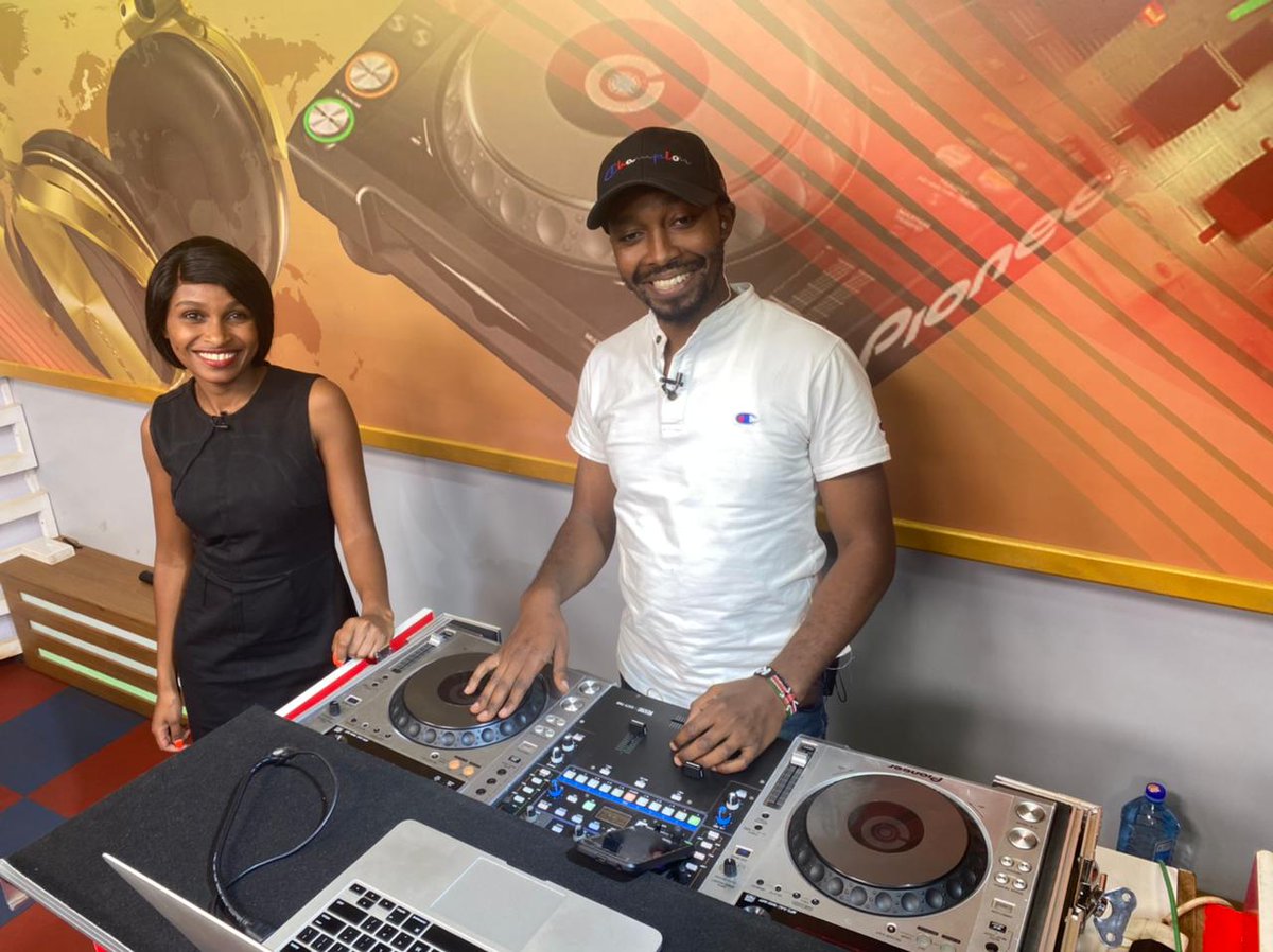 wanjikuwanjirus's tweet photo. #Muthungutholive
#KigoocoWednesday
Nitwaingira na twihariirie kuigana kugooca hamwe nawe oro haria ungikorwo uri.
Hihi ni ruriku rwa kigooco ungienda tukurumbuiye narwo hwaini wa umuthi?Ikia request yaku..
#WangariwamakumiTV
#DeejaySymonEss https://t.co/BJy7oyyeFd