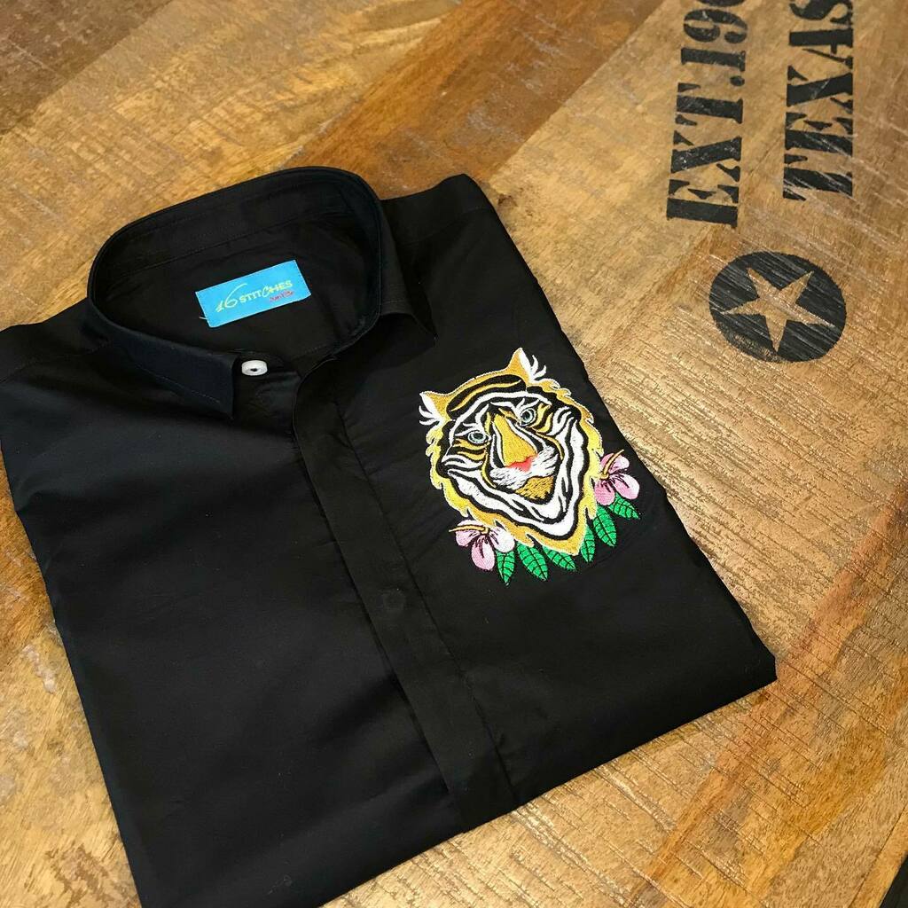 16StitchesIndia's tweet photo. Absolute Royalty. 
.
.
Customised for a darling little boy! 
Can be made in any size, DM or WhatsApp on 9820417772.
.
.
.
#customshirts #madetomeasure #bespokeshirts #partywear #eveningwear #16stitchesshirts #16Stitches https://t.co/G89KGRLmxm https://t.co/m7RtVS8WCp