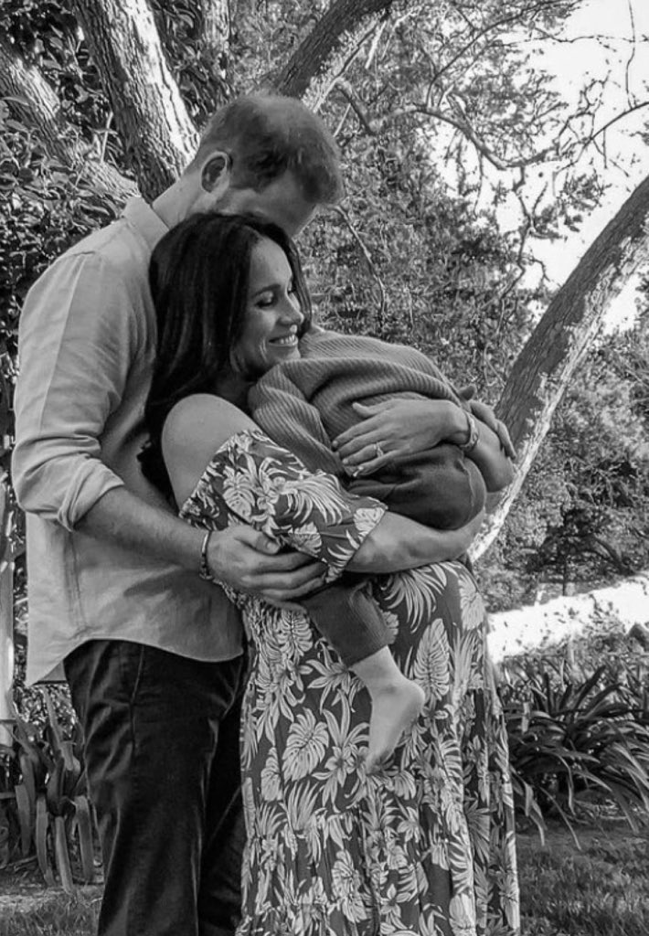 LThesussex's tweet photo. It serves @piersmorgan right for being a :
Bully.
Rasict.
Embarrassing little man.
Just because #duchessmeghan and her husband #PrinceHarry are living in #California with their beautiful son #archieharrison and waiting for the arrival of their baby daughter #minimeg ♥️ https://t.co/rP7wM4Oa1E