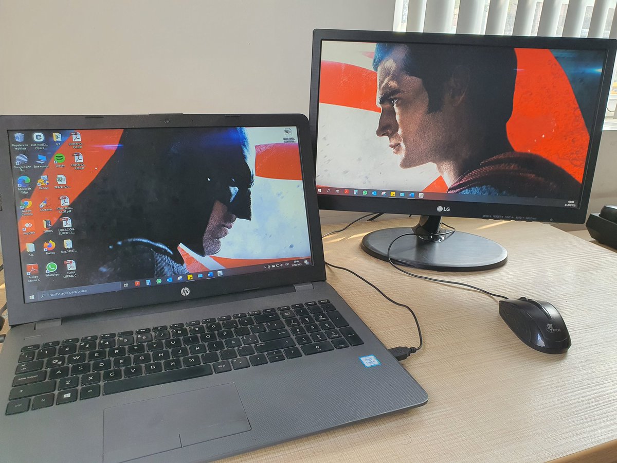 AnthonyMS123's tweet photo. Hasta en el trabajo, no puede faltar su toque DC.
#RestoreTheSnyderVerse
#BatmanvSuperman https://t.co/MqsORArXA5