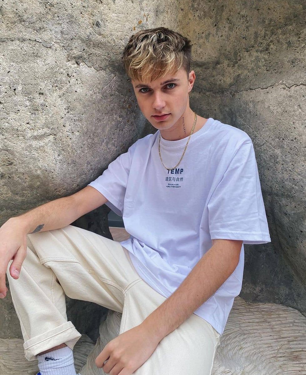 hrvyitalianteam's tweet photo. Buon pomeriggio #Harvstars, quali sono i vostri programmi di oggi?😊
#HRVY #HRVYItalianTeam #HRVYItalia https://t.co/lXEbZGwzDq