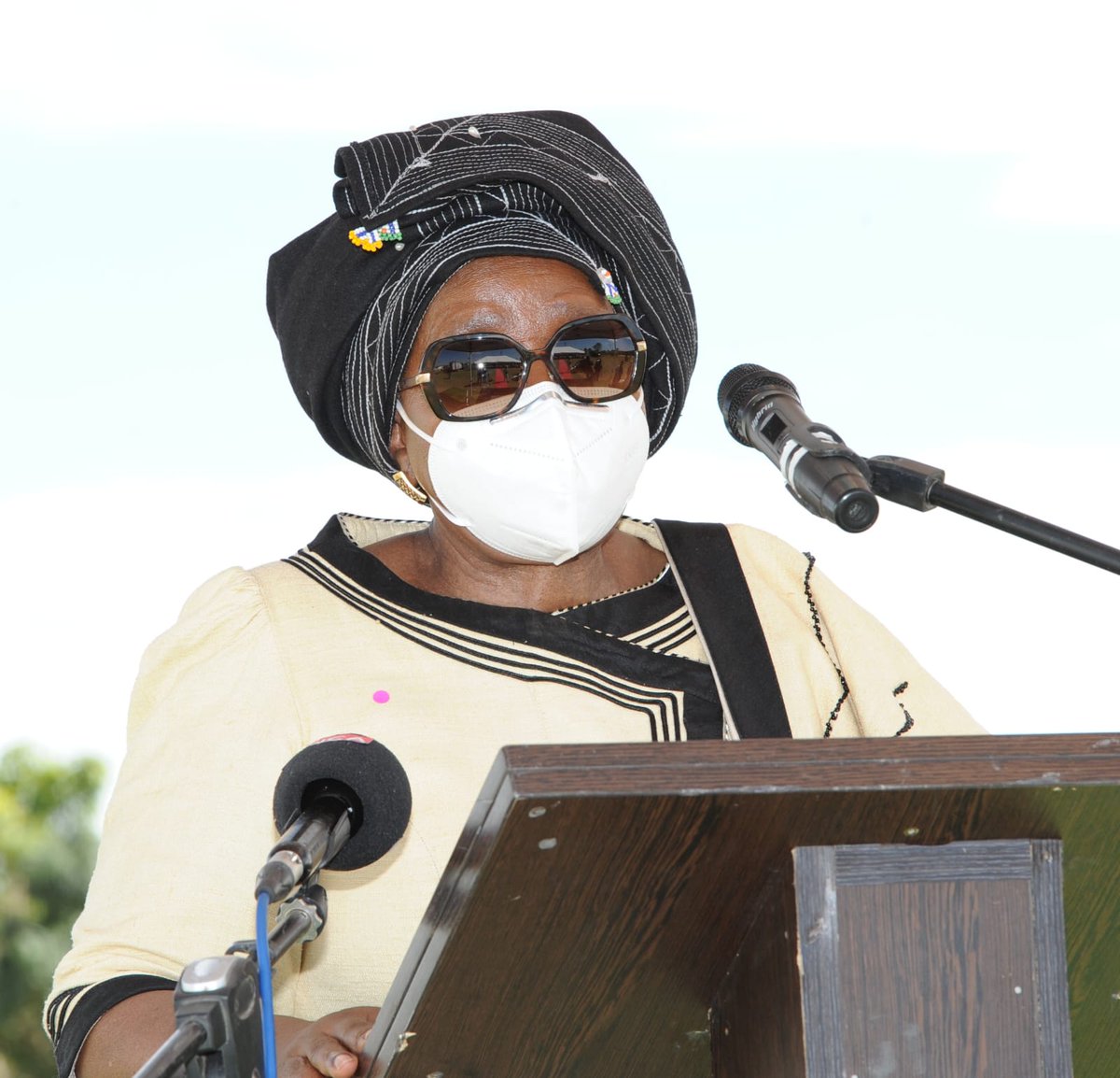 NationalCoGTA's tweet photo. Today, Minister @DlaminiZuma delivered a keynote address at the historic unveiling of the newly renamed Winnie Madikizela-Mandela local municipality in the Eastern Cape https://t.co/4MRYZ4Nkw9