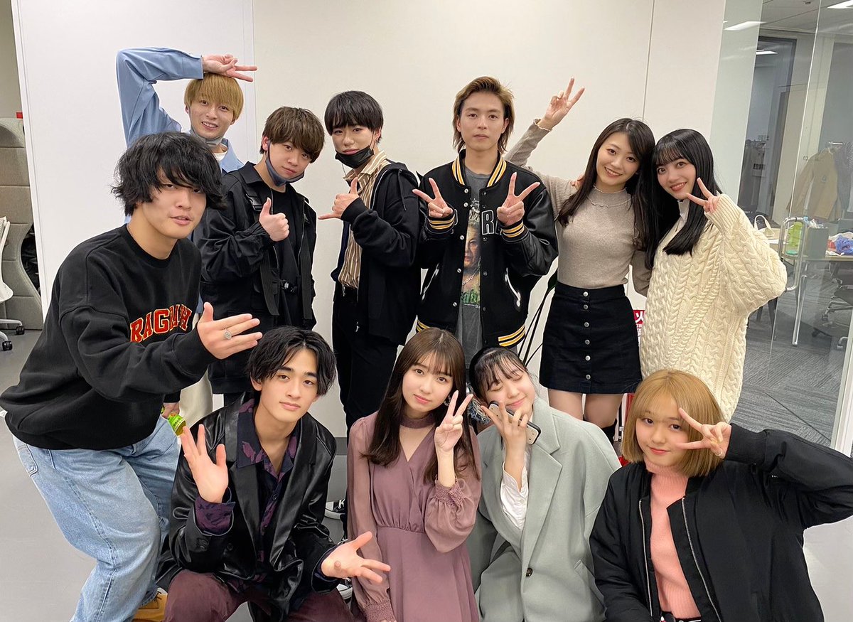 Hi school研究室
卒業しました🌸🎓
今まで本当にありがとうございました!!

最後にみんなで撮った動画上がってます〜!!是非見てね😊

ハイスクール人狼🔽
youtu.be/rfv7OOtEaz4
抜き打ち学力テスト🔽
youtu.be/Kxxn4uqZHiI
ハイスクール最終回🔽
youtu.be/M5dsFPgkYeU