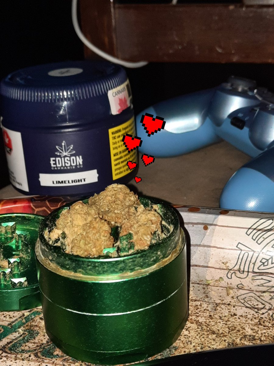 AlwaysMoorepod's tweet photo. Smoking some Lime Light by Edison cannabis Co. A great way to wind down after a long night shift.
#Sativa #Weed #WeedLovers #Potcast #Bud #limelight #Podcast #AlwaysRoomForMoore #ARFM #CannabisCommunity https://t.co/K2UZYAVDvM