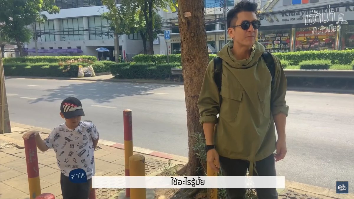 wachch_'s tweet photo. คือพี่ติ๊กถามใช่มั้ยว่าเสานี้มีไว้ทำไม ทีมงานก็บอกกั้นมอไซ แล้วพี่เค้าก็บอกว่างี้รถวีลแชร์ก็เข้ามาไม่ได้สิ แล้วพี่เค้าก็บอกถ้าอยากแก้ปัญหามอไซ ไม่ต้องสร้างพวกนี้หรอก ใช้กฎหมาย โอ้ย อีตู่ อีเหี้ย https://t.co/i5pgQrjLiu