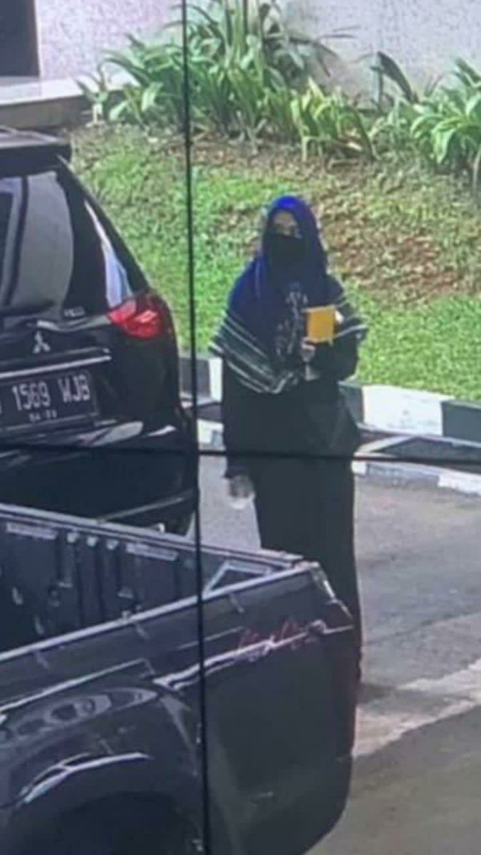 agoez_76's tweet photo. wakakakak.. teroris goblokkkk
Breaking news
Mabes polri
Pelaku
Teroris
Perempuan
#StopKriminalisasi_IBHRS https://t.co/RUboj0AsFg