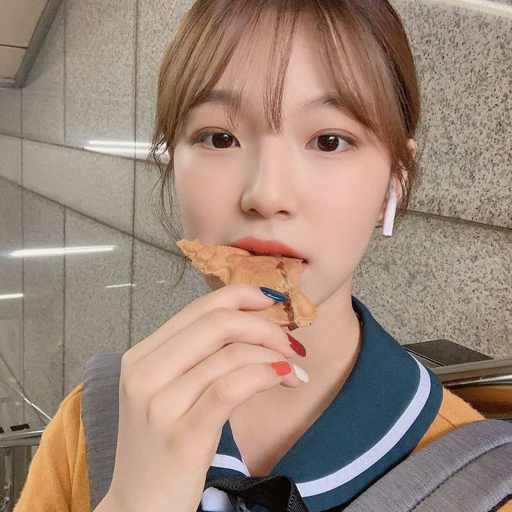 Hy kaka malam ...
Gimana harinya sronok? 
Xixi ><

Mutualan kak? Aku baru aja ganchar skskks, mutualan yuk lah kak rt/like
Fambest? Dm sja kak #roleplayerindonesia #rpacc #RPindo #rptwt #roleplayeraccount #roleplayerkpop