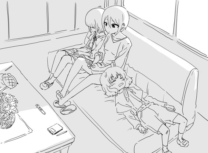 ファンボックスに『ソファーで塩見周子にもたれかかりながらうたた寝する安斎都&amp;岡崎泰葉』リクエストが来たので描きました、なんでこの三人?と思い聞いたらシンデレラガールズあんさんぶるのユニットだったんですな 