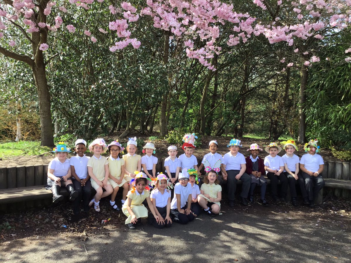 class_1p's tweet photo. 2I enjoying our year 2 Easter Parade@fpa@JCole5W https://t.co/S6VmuPi25O