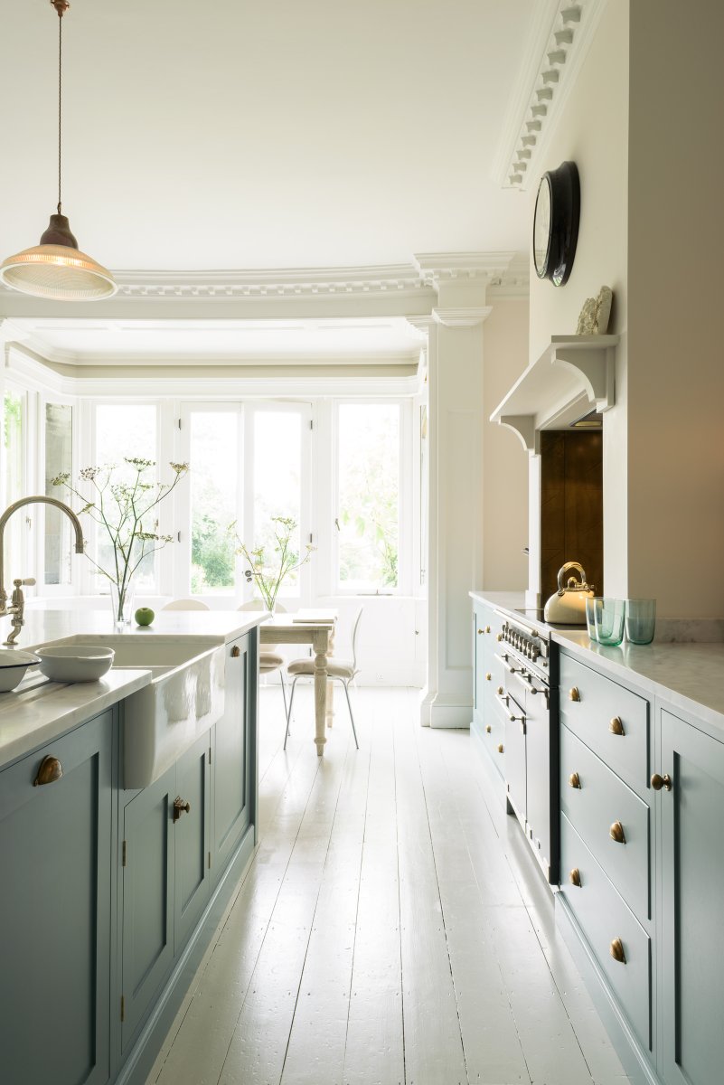 deVOLKitchens's tweet image. #KitchenTour: Moving the kitchen from the front of the house to the back is no easy feat but wow, it was so worth it in here. The high ceilings, the coving, the light, what a perfect setting for our Shaker cupboards.

Get the full tour here - bit.ly/deVOLSouthWing… #Shaker