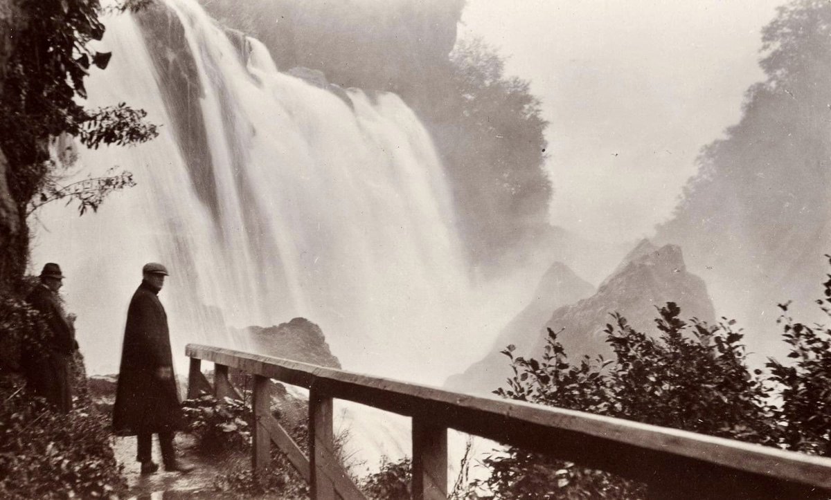 zaxxxppe's tweet photo. #Jajce waterfall in the heart of Europe, 1930s. #NativeEurope https://t.co/NJDlAnzuPY