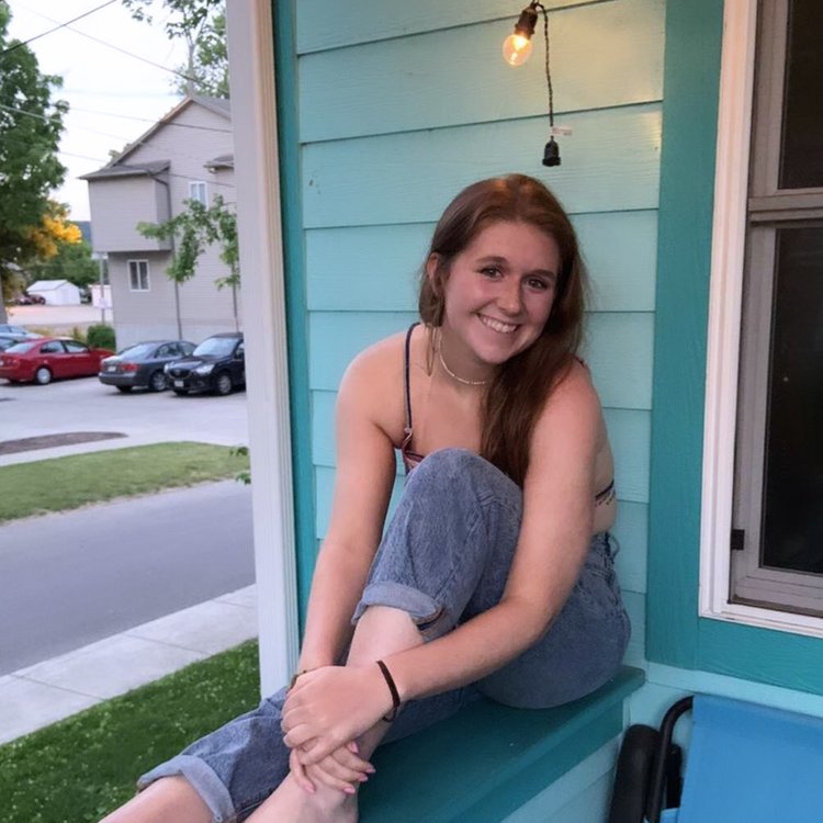 pho_ohio's tweet photo. 🏆 Congratulations to Public Health Hero of the Week Abby Jordan, a @CHSPOhio exercise physiology major, for winning a #BeSafeBobcats COVID-19 Testing Incentive Program prize!
🙌 Thanks for helping to keep campus safe.
#TestToWin
👉 https://t.co/odYGcL0jZU https://t.co/AU893OodYR