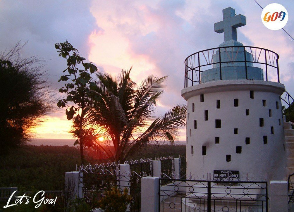 TourismGoa's tweet photo. The Holy Cross Chapel or Baradicho Khuris is located at Betul. The Chapel is popular among people who visit this place for its miracles. A must visit for an offbeat experience in Goa!
#LetsGoa #travelresponsibly #beingresponsible #Goa #Covid19 #safety #GoaKaPlan https://t.co/dWIAnNwwkD