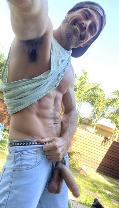 Should I move back to Miami? Kinda nice there :) https://t.co/QDSfqwkhJQ