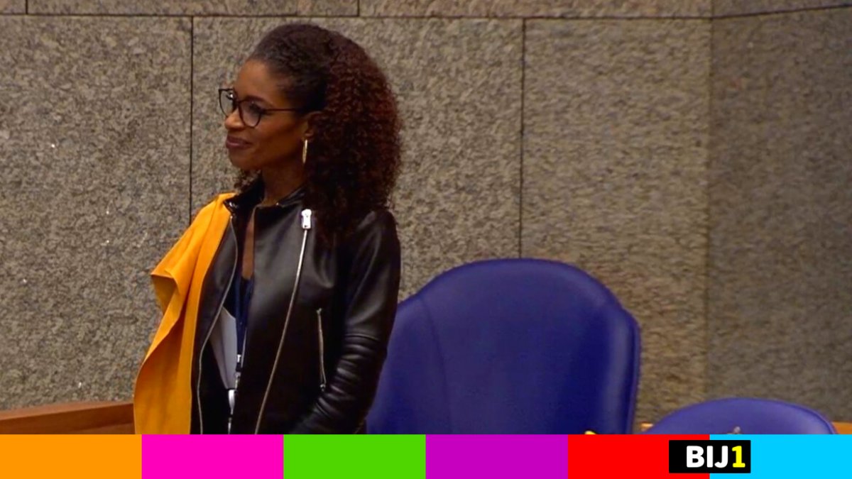 Vandaag schreven we, wij met z'n allen, geschiedenis. Sylvana Simons werd beëdigd en is nu officieel de eerste zwarte vrouwelijke partijleider in de Tweede Kamer. 

Bedankt aan iedereen die dit historische moment mogelijk heeft gemaakt.

#RevolutieBIJ1